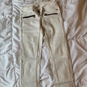 Comfy cream/off white jeans